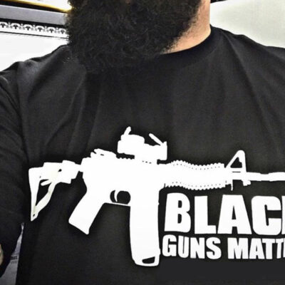 Alternative view of Camiseta Black Guns Matter